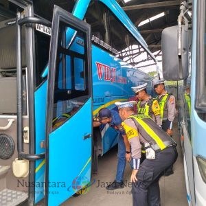 Untuk Keselamatan, Polres Lamongan Ramp Check Bus Pariwisata Jelang Harlah NU