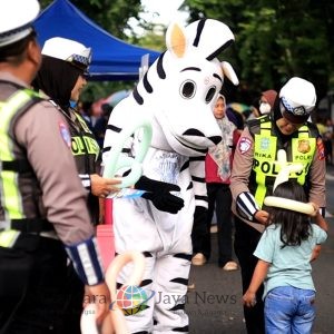 Wujudkan Jalan Raya Aman, Satlantas Polres Gresik Sapa Warga di CFD Wahana Ekspresi Pusponegoro