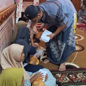 Dr. Zainal Abidin Pakpahan dan Keluarga Berbagi dengan Anak Yatim di Labuhanbatu