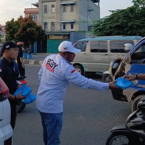 DPP Boby Lovers Gelar Aksi Berbagi Takjil Di Sekitaran Simpang Helvetia