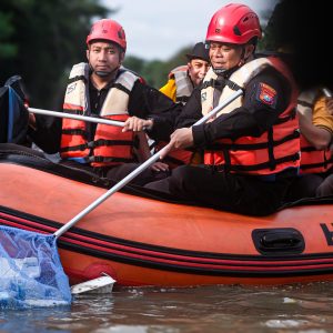 Gerakan Nasional ASRI: Polrestabes Surabaya Bersihkan Kawasan Jembatan Merah