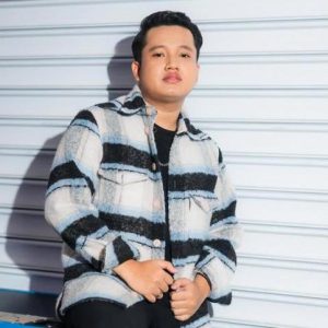 Rio Lahskart: Kontestan Indonesian Idol XIV dengan Power Vokal dan Evolusi yang Paling Ditunggu