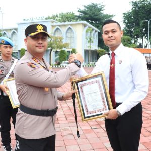 Apresiasi “Jogo Gresik”, 17 Personel dan 2 Masyarakat Terima Penghargaan dari Kapolres Gresik