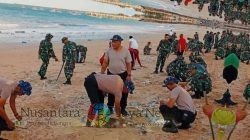 Arahan Presiden Ditindaklanjuti, Polda Bali Bersama TNI dan Masyarakat Gelar Karya Bakti Pembersihan Pantai Kedonganan