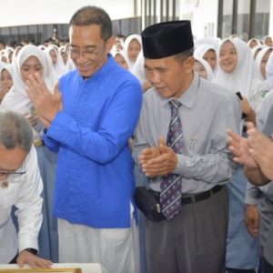 Kadindik Jatim Dampingi Menko Pangan Sosialisasikan Kebijakan Pangan dan Program MBG di SMK NU Sunan Ampel Malang