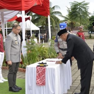 Dinas Pendidikan Provinsi Jawa Timur Tegaskan Keberlanjutan Kepemimpinan, Aries Agung Paewai Pimpin Sertijab Plt Kepala SMAN 2 Taruna Bhayangkara Banyuwangi