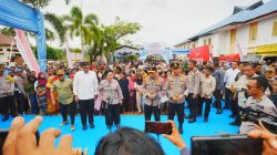 Tinjau Hunian Sementara Korban Bencana di Tapteng, Kapolri-Ketua Komisi IV Salurkan 16 Truk Bantuan Kemanusiaan