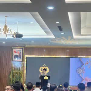 Kapolri Berbagi Takjil, Beri Santunan, Hingga Buka Puasa Bersama Wartawan