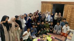 Hangatnya Ramadhan: Kebersamaan Murid Kelas X-4 MAN 6 Jombang Buka Puasa Bersama di Rumah Wali Kelas