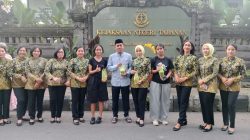 Wujud Kepedulian, Kajari Tabanan Bagi Takjil Gratis di Bulan Ramadhan