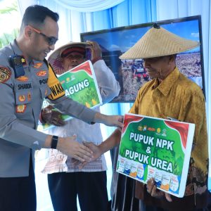 Polres Gresik Bersama Forkopimda Tanam Jagung 1,2 Hektare di Kebomas, Dukung Swasembada Pangan Nasional