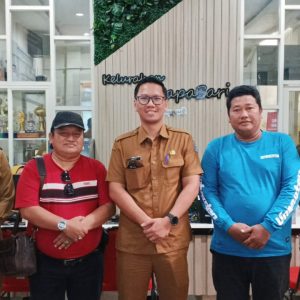 Camat Genteng dan Lurah Kapasari Silaturahmi dengan Abah Syamsul Arifin, Perkuat Sinergi Jaga Kamtibmas