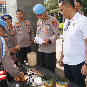 Jelang Lebaran 2026, Polres Gresik Sidak Senjata Api Personel Pastikan Kesiapan Pengamanan Mudik
