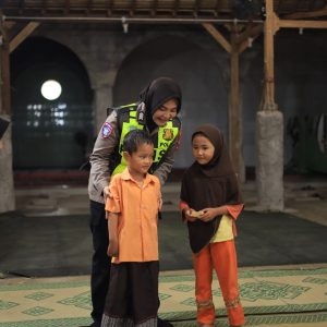 Police Goes to Pondok Pesantren, Satlantas Polres Gresik Tanamkan Tertib Lalu Lintas ke Santri