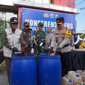 Polres Bojonegoro Musnahkan Ribuan Liter Miras dalam Operasi Pekat Semeru 2026