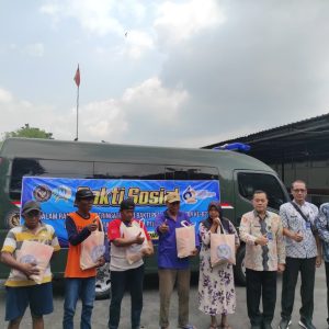 Lapas Pati Salurkan Bantuan Sembako kepada Masyarakat dalam Rangka HBP Ke-62