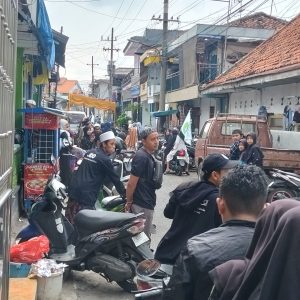 Jamaah JDD Surabaya Berbagi Takjil di Kota Lama Sidodadi, Tebar Kepedulian di Bulan Ramadan