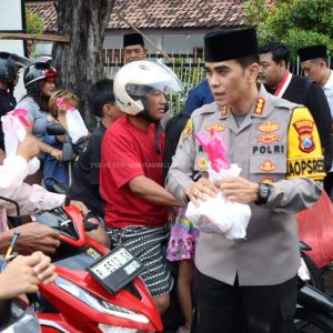 Polresta Banyuwangi dan Cipayung Plus Bagikan 250 Takjil, Perkuat Sinergi Polisi dan Mahasiswa di Bulan Ramadan