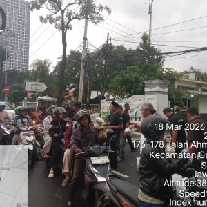 MAKI Jatim Konsisten Berbagi, 250 Paket Takjil Dibagikan di Hari ke-28 Ramadan di Jalan Ahmad Yani Surabaya
