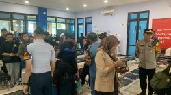 60 Penumpang Bawean Terlantar Semalaman, Polres Gresik dan Pelindo Hadir Beri Solusi dan Kepastian