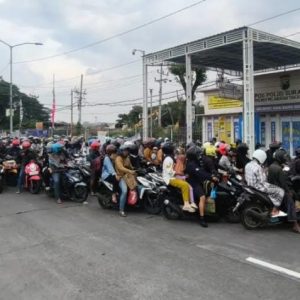 Puncak Mudik, Polres Pelabuhan Tanjungperak Lakukan Rekayasa Lalu Lintas di Suramadu