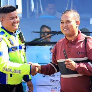 Aksi Heroik Satlantas Polres Gresik, Kejar Bus Mudik hingga Tol Tandes Demi Pasutri Tertinggal
