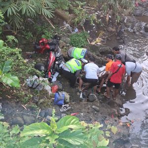 Pengendara Honda Vario Terjun ke Bawah Jembatan Pangkung Berembeng Selemadeg, Korban Alami Penurunan Kesadaran