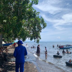Personil Kapal XXI-2014 Dipolairud Polda NTB, Jaga 3 Obyek Wisata Pantai di Calabai-Dompu.