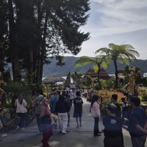 Kunjungan Wisatawan Asing ke DTW Ulun Danu Beratan Menurun Hingga 60 Persen