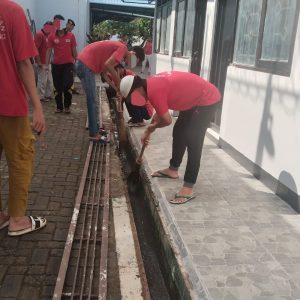Wujudkan Lingkungan Sehat, Lapas Kelas IIB Batang Giatkan Pembersihan Selokan dan Area Blok Hunian