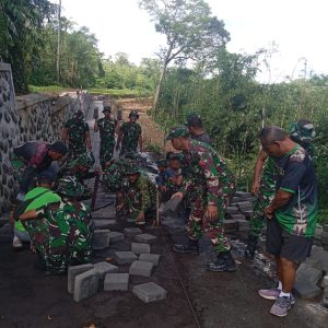 Gotong Royong TNI dan Warga Kayubihi Bangli, Jalan Pura Dalem Menuju Tunon Dipaving
