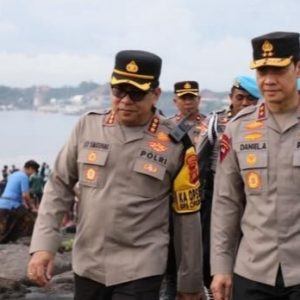 Sinergi Polda Bali, TNI, dan Masyarakat Bersihkan Pantai Padang Galak, Wujudkan Bali Bersih dan Pariwisata Berkelanjutan