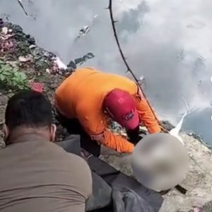 Warga Temukan Jenazah Bayi di Bantaran Sungai Jalan Asem Rowo Surabaya
