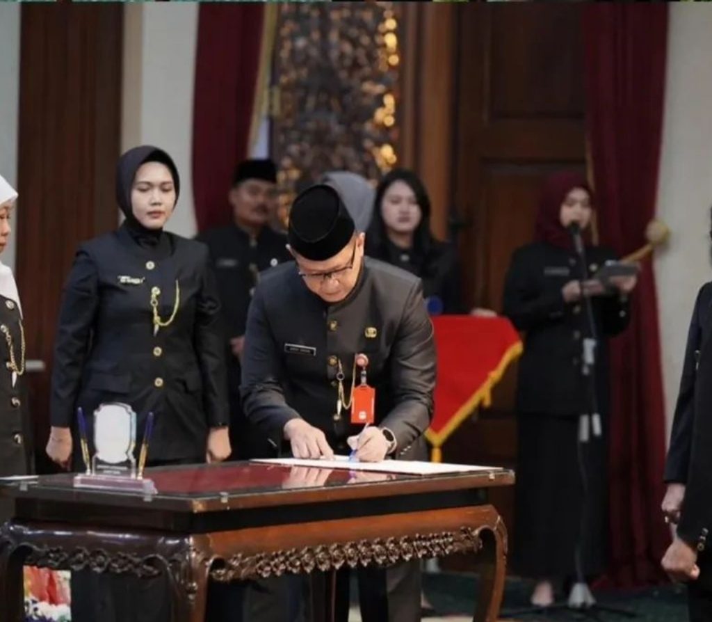 Gubernur Khofifah Lantik 128 Kepala UPT Satuan Pendidikan, Perkuat Mutu Pendidikan Jawa Timur