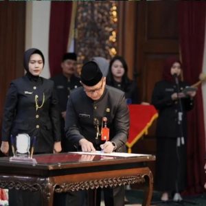 Gubernur Khofifah Lantik 128 Kepala UPT Satuan Pendidikan, Perkuat Mutu Pendidikan Jawa Timur