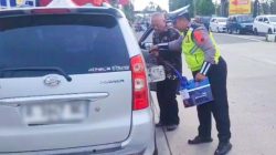 Polisi Pemalang Sigap Bantu Pemudik yang Kehabisan BBM di Jalan