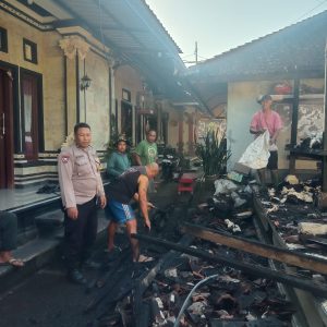 Akibat Konsleting Listrik, Bale Gede Ludes Terbakar, Satu korban Alami Luka Bakar