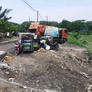 Timbunan Sampah di Kanal Titi Kuning Meluap, Camat Medan Johor Usulkan Penanganan Terpadu