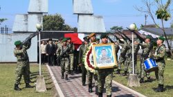 Pangdam IX/Udayana Hadiri Upacara Pemakaman Militer Prajurit Muhammad Nur Ichwan