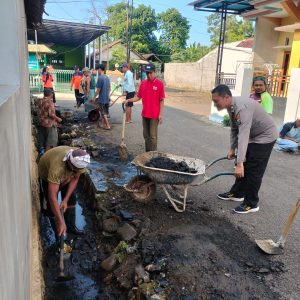 Polres Probolinggo Kota Gelorakan Gerakan Indonesia ASRI, Bersama Lintas Sektor Bersihkan Lingkungan