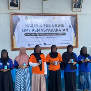 Peringati HBP ke-62, Lapas Batang Gelar Tes Urin Seluruh Pegawai dan Warga Binaan