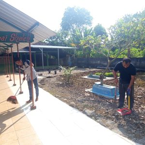 Lapas Pati Gelar Aksi Bersih Masjid dan Makam dalam Peringatan Hari Bakti Pemasyarakatan ke-62