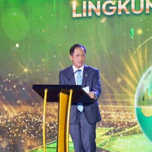 Dirut PLN Darmawan Prasodjo Raih Penghargaan Green Leadership, PLN Borong 11 PROPER Emas KLH 2025
