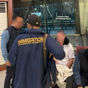 Imigrasi Ngurai Rai Deportasi Buronan Interpol dan Mafia Asal Inggris