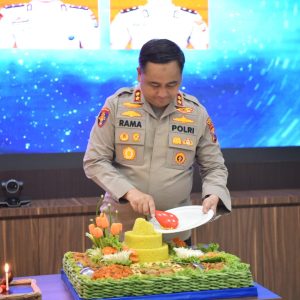 Wujud Perhatian Pimpinan, Kapolres Gresik Gelar Tasyakuran Ulang Tahun Personel