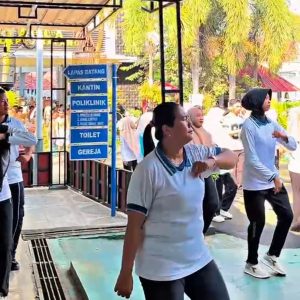 Optimalkan Kesehatan, Pegawai dan Warga Binaan Lapas Batang Gelar Senam Bersama