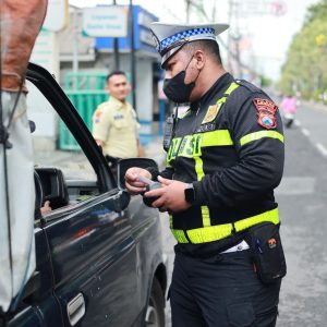 Tingkatkan Kedisiplinan di Jalan, Satlantas Polres Gresik Resmi Operasikan ETLE Handheld