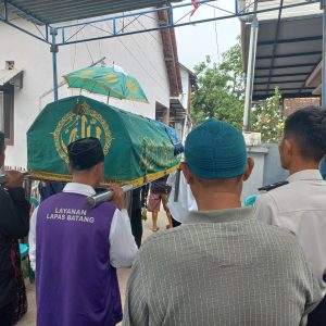 Implementasi Hak Kemanusiaan, Lapas Batang Fasilitasi Warga Binaan dalam Suasana Duka