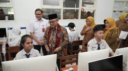 Menteri Kemendikdasmen Tinjau TKA Perdana di SMPN 1 Surabaya, Perkuat Komitmen Mutu Pendidikan