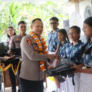 Polres Badung Edukasi Siswa SMPN 6 Mengwi, Tanamkan Budaya Tertib Berlalu Lintas Sejak Dini